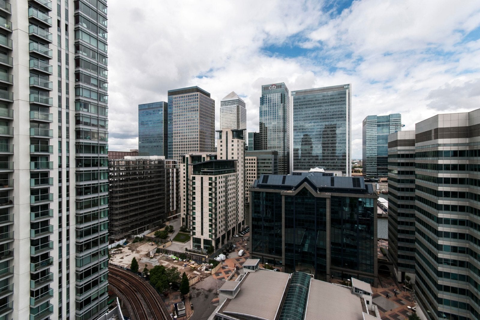 Flat Pan Peninsula Square in Greater London