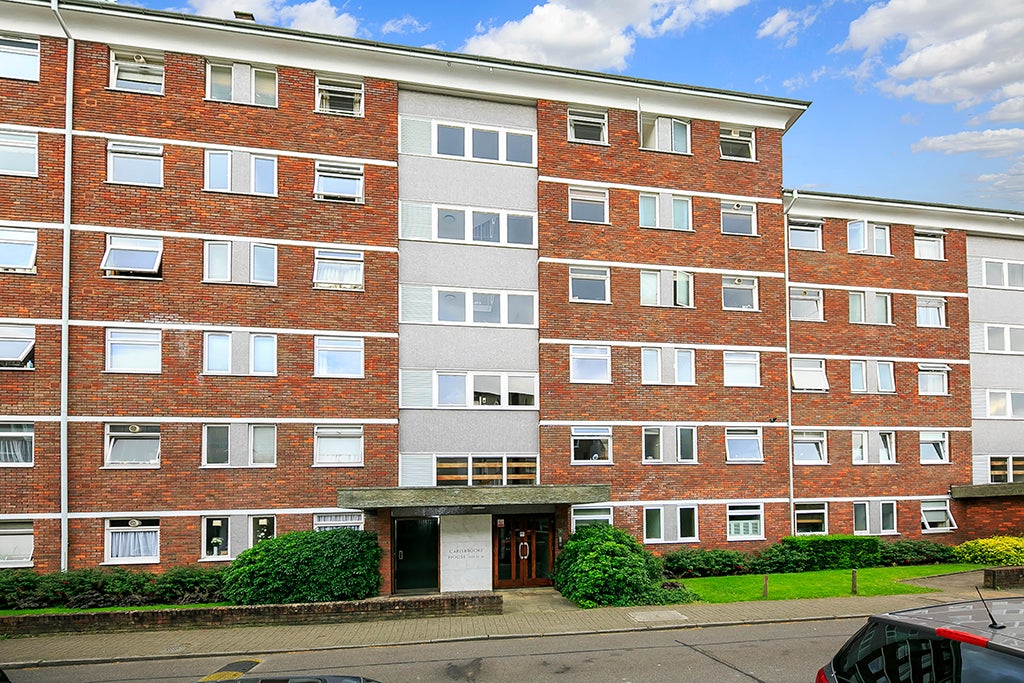 Flat Sheen Road in Greater London