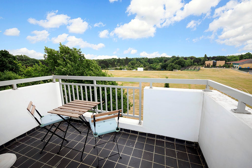 Flat Sheen Road in Greater London