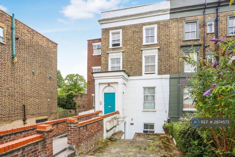 Flat Leighton Road in Greater London