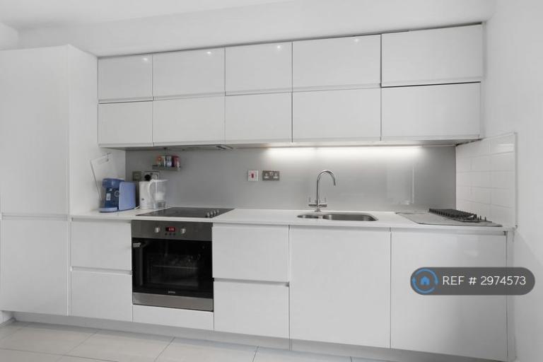 Flat Leighton Road in Greater London