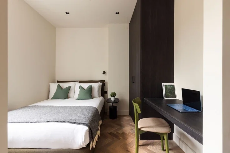 Flat Lymington Road in Greater London