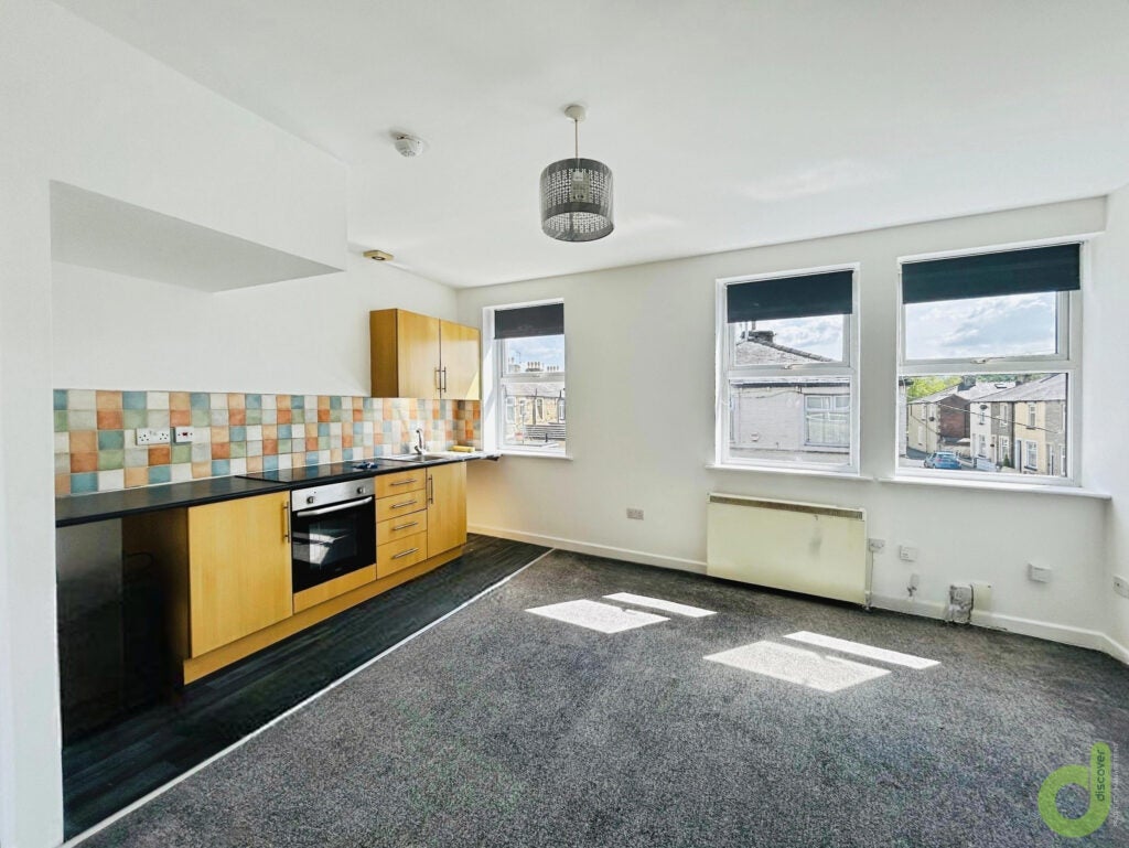 Flat Lyndhurst Road in Burnley