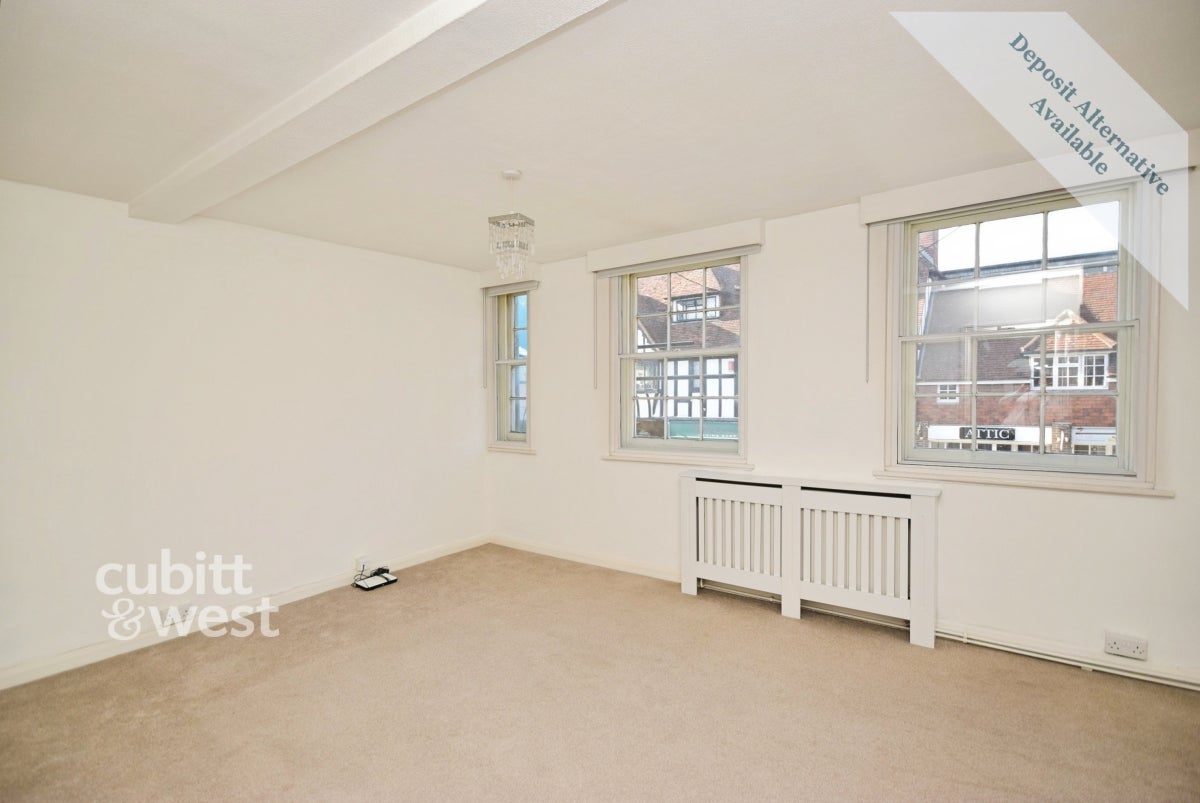 Flat Ocean Drive in Gillingham
