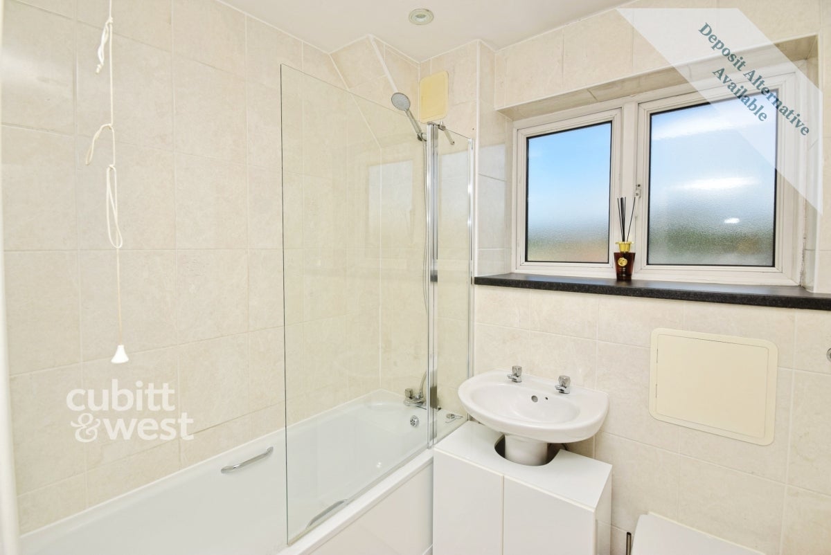 Flat Ocean Drive in Gillingham
