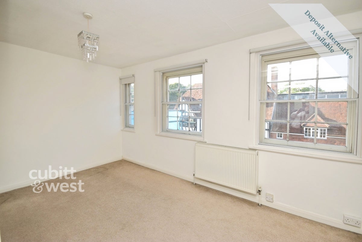 Flat Ocean Drive in Gillingham