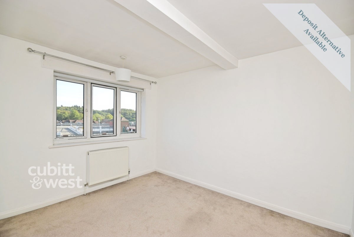 Flat Ocean Drive in Gillingham