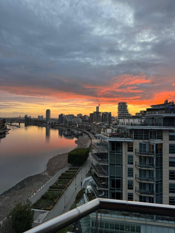 Flat Juniper Drive in Greater London