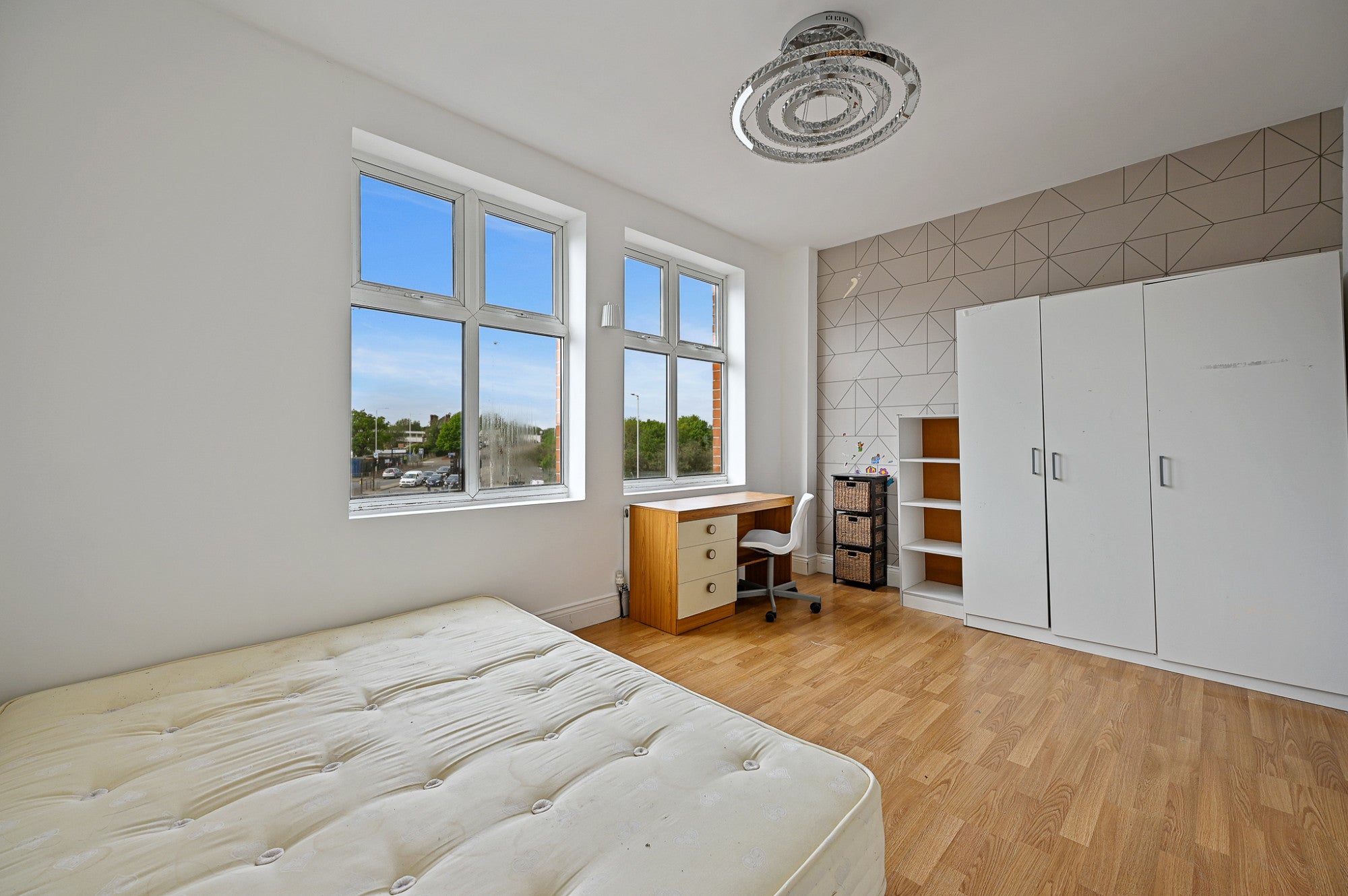 Flat Freezeland Way in Greater London