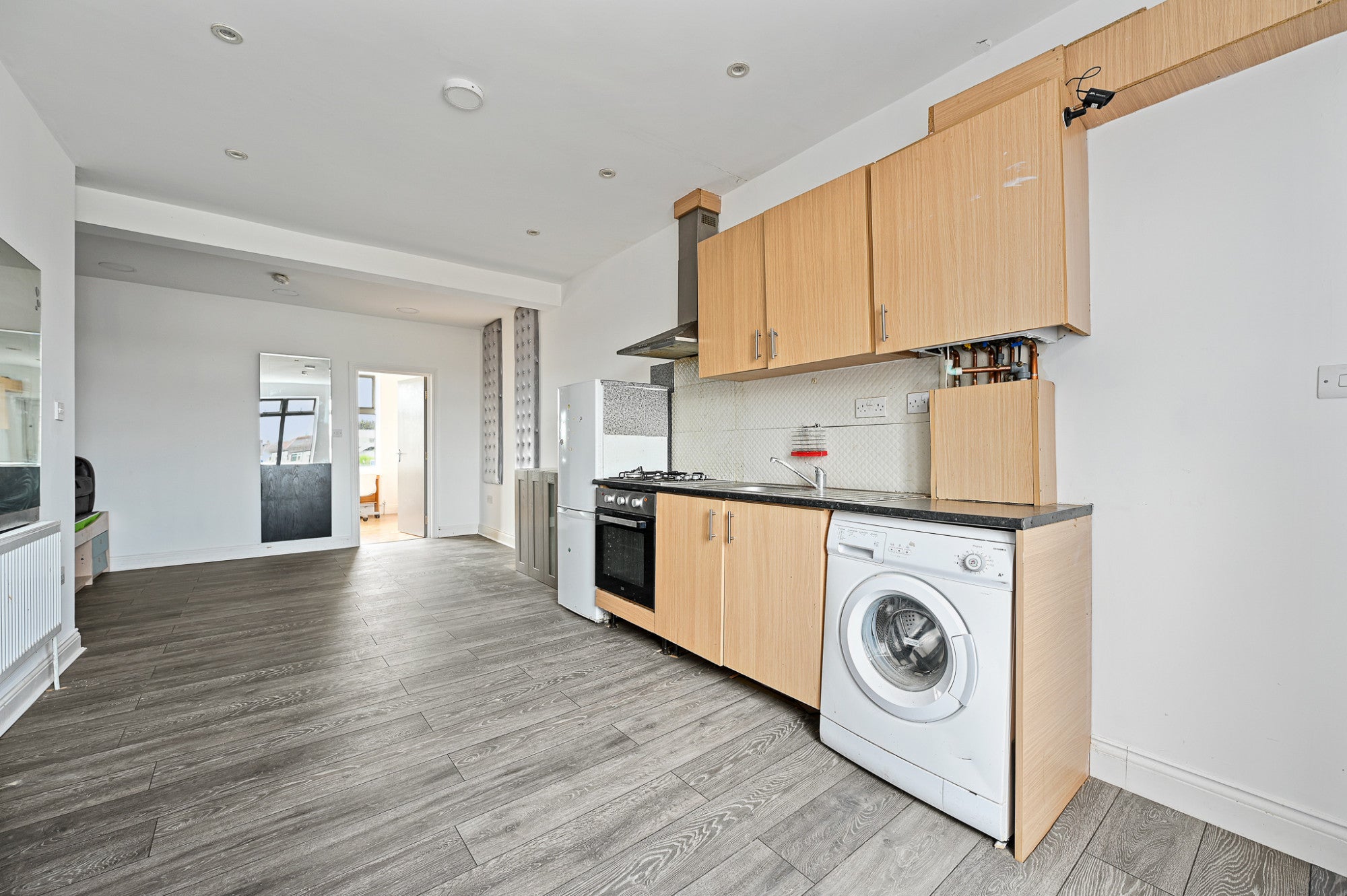 Flat Freezeland Way in Greater London