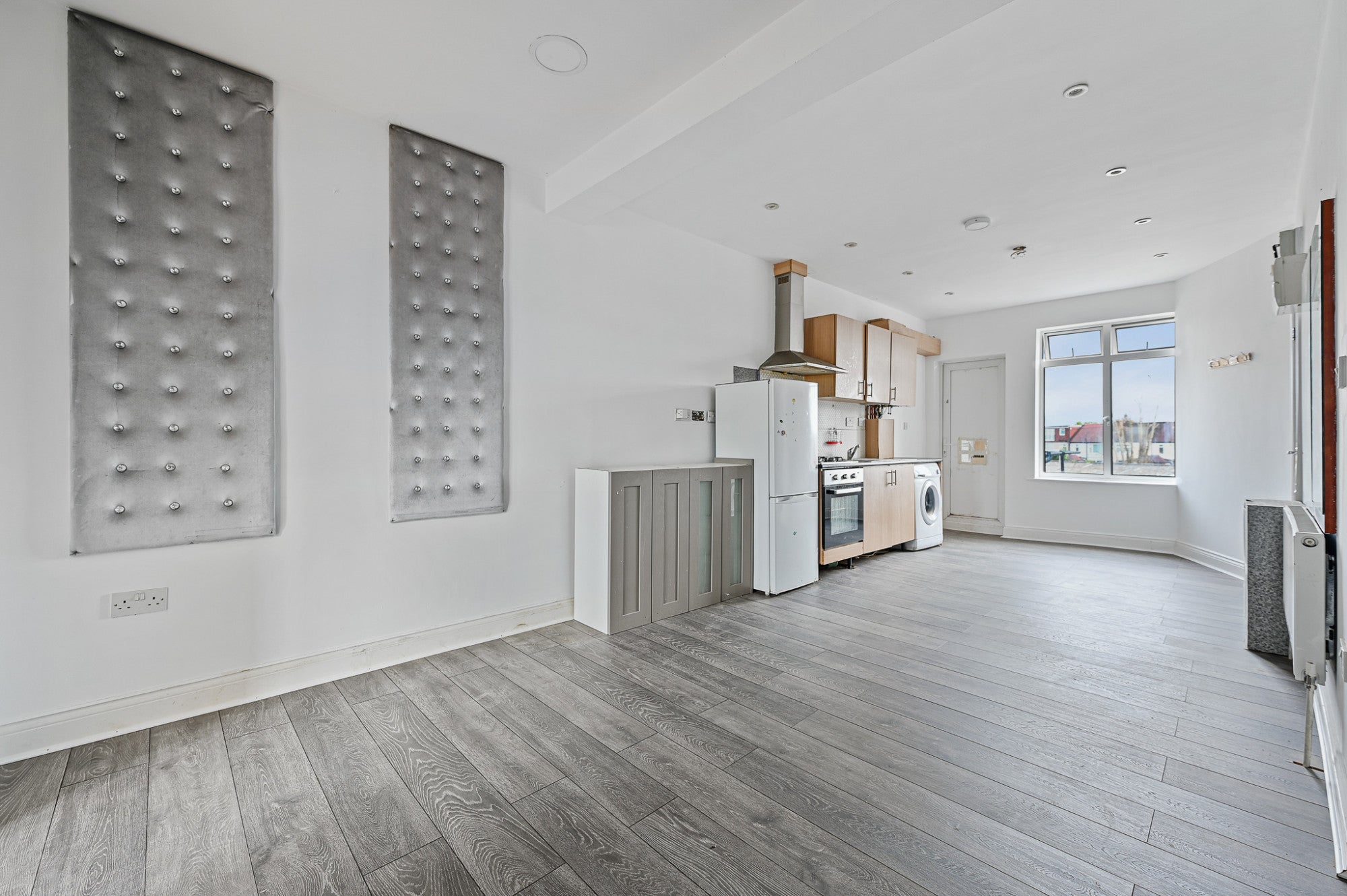 Flat Freezeland Way in Greater London