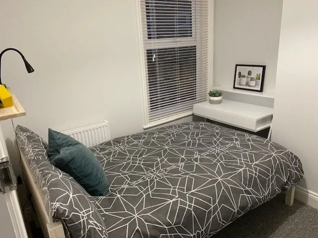 Room Cranbury Road in Eastleigh