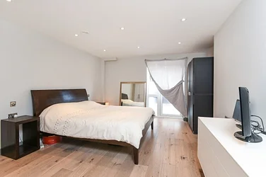 Flat Brockley Road in Greater London