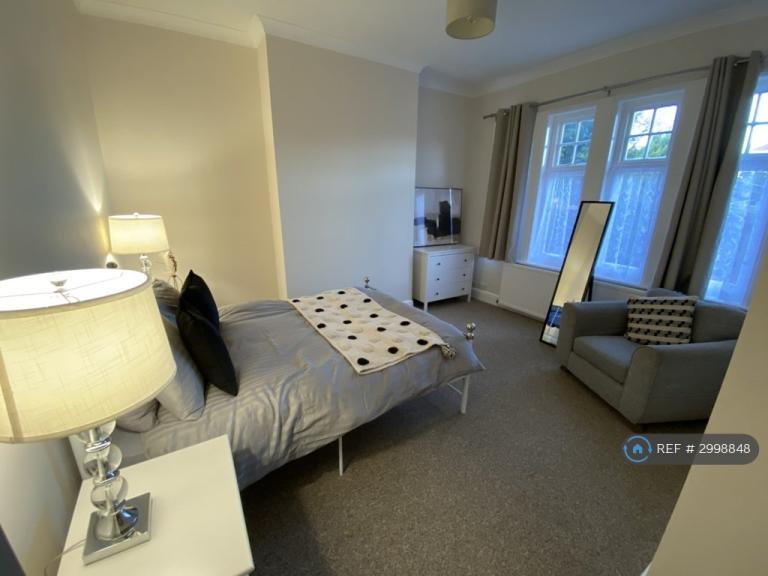 House Mansfield Close in Poole