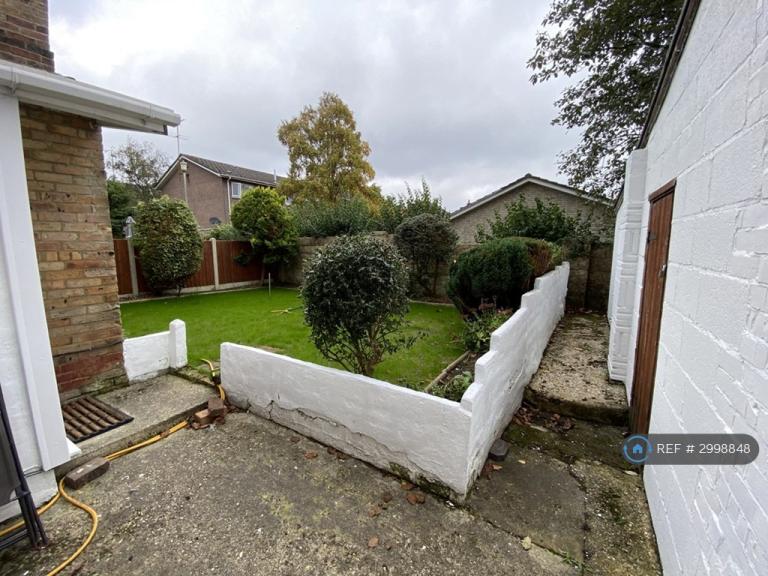 House Mansfield Close in Poole
