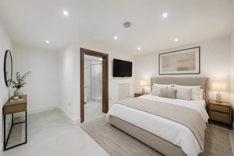 Flat Bushey Grove Road in Hertsmere