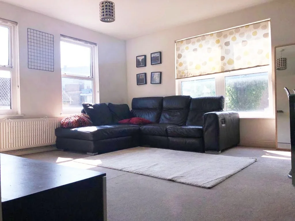 Flat Byegrove Road in Greater London