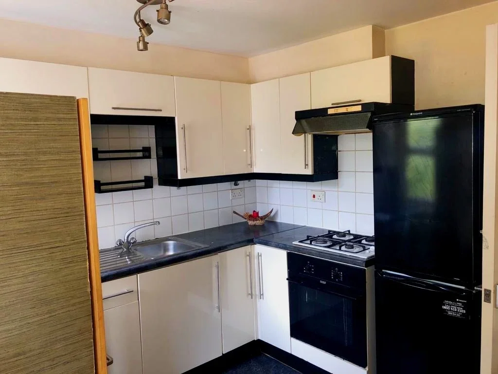 Flat Byegrove Road in Greater London