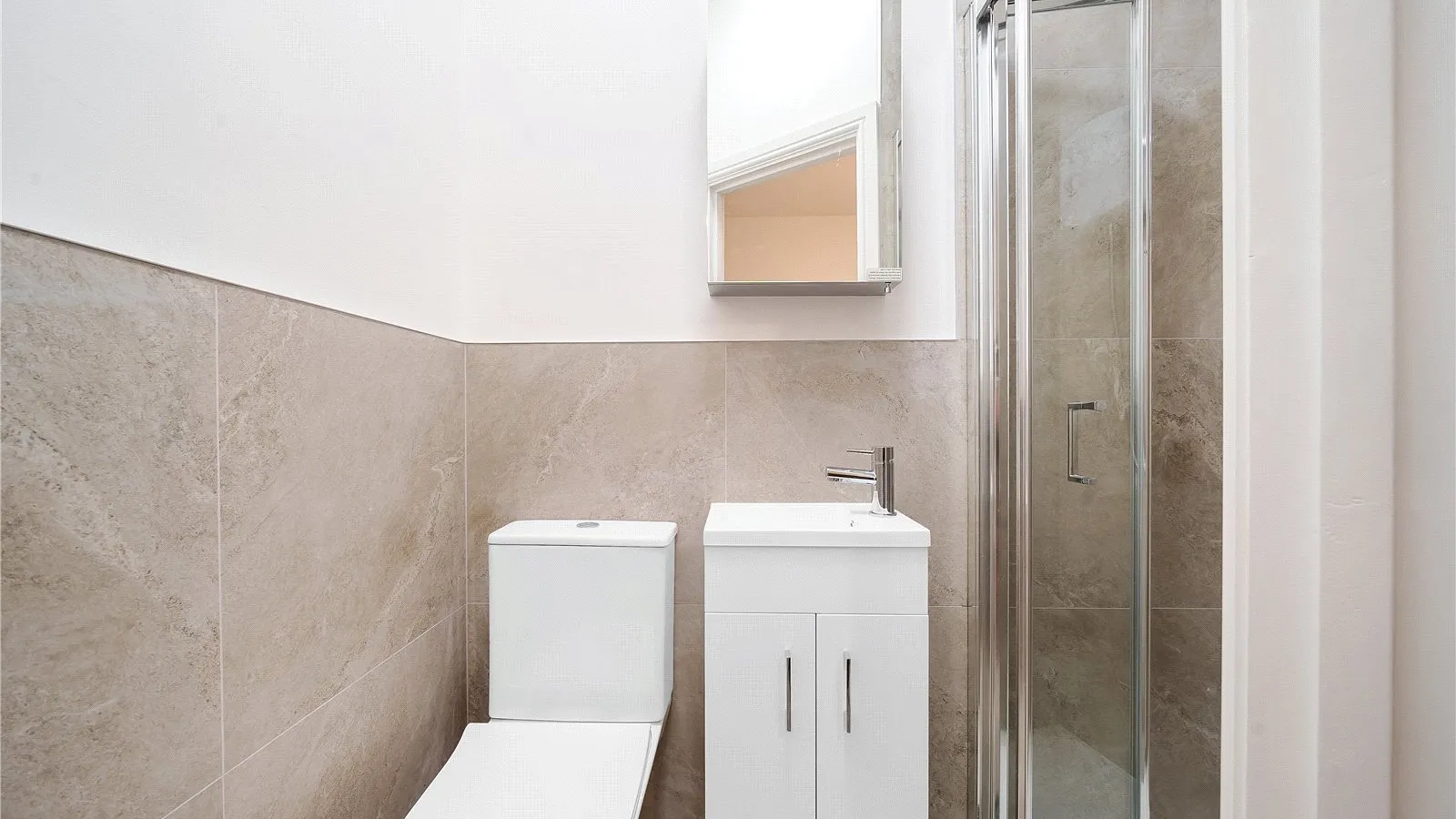 Room Victoria Road in Greater London