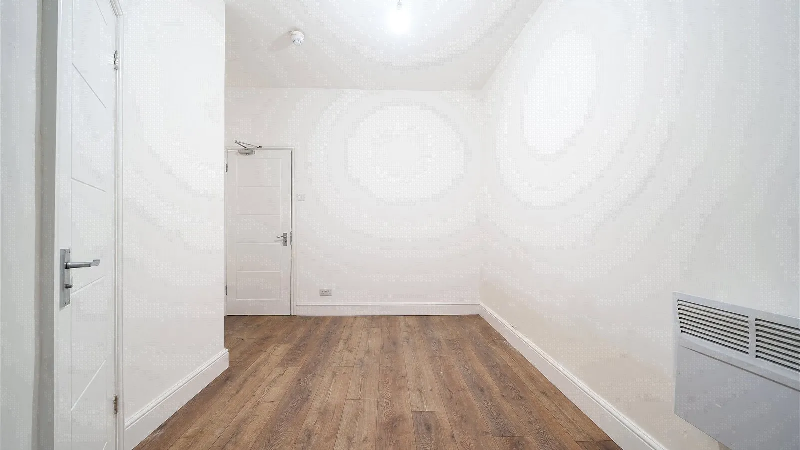 Flat Victoria Road in Greater London