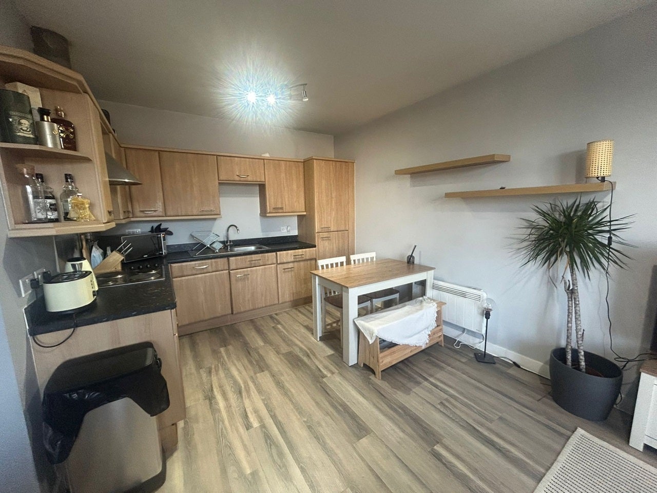 Flat Lauriston Close in Manchester