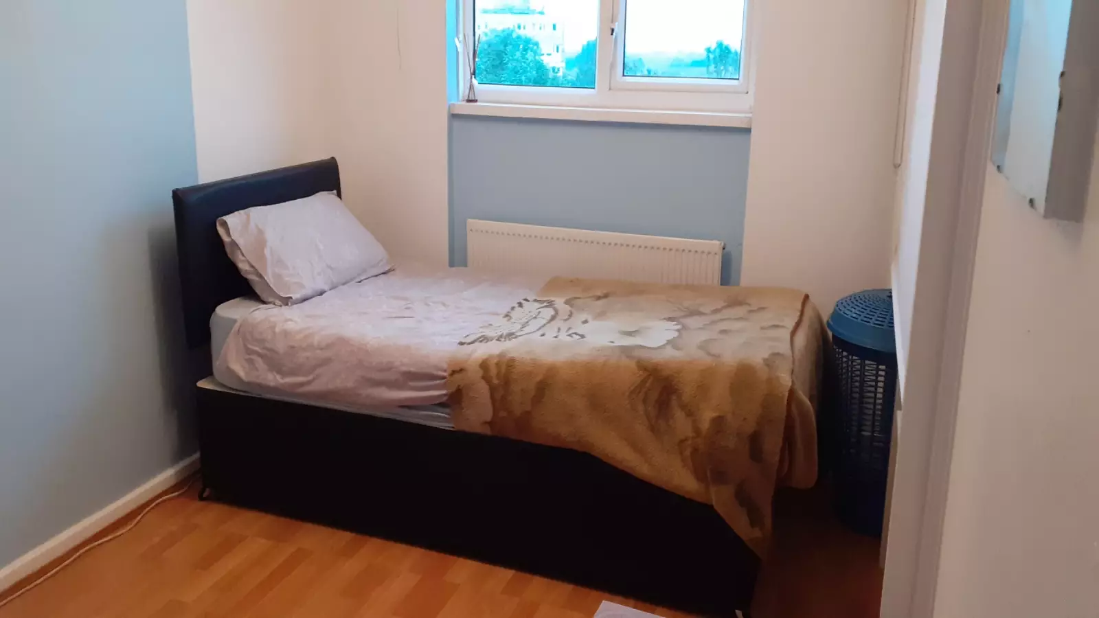Flat Bramble Close in Greater London