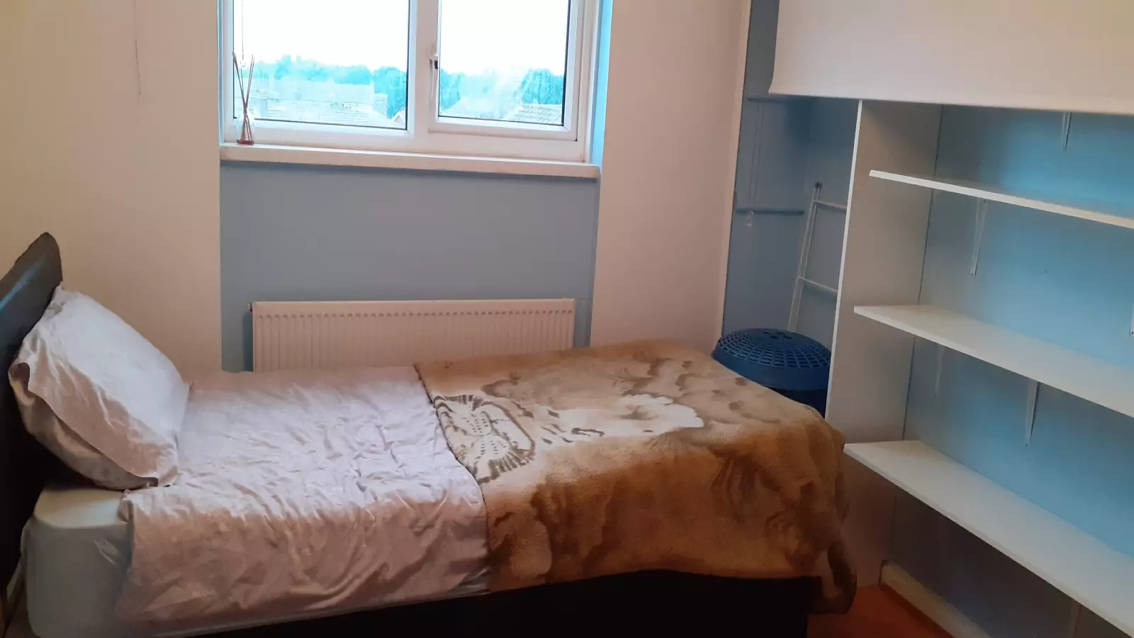 Flat Bramble Close in Greater London