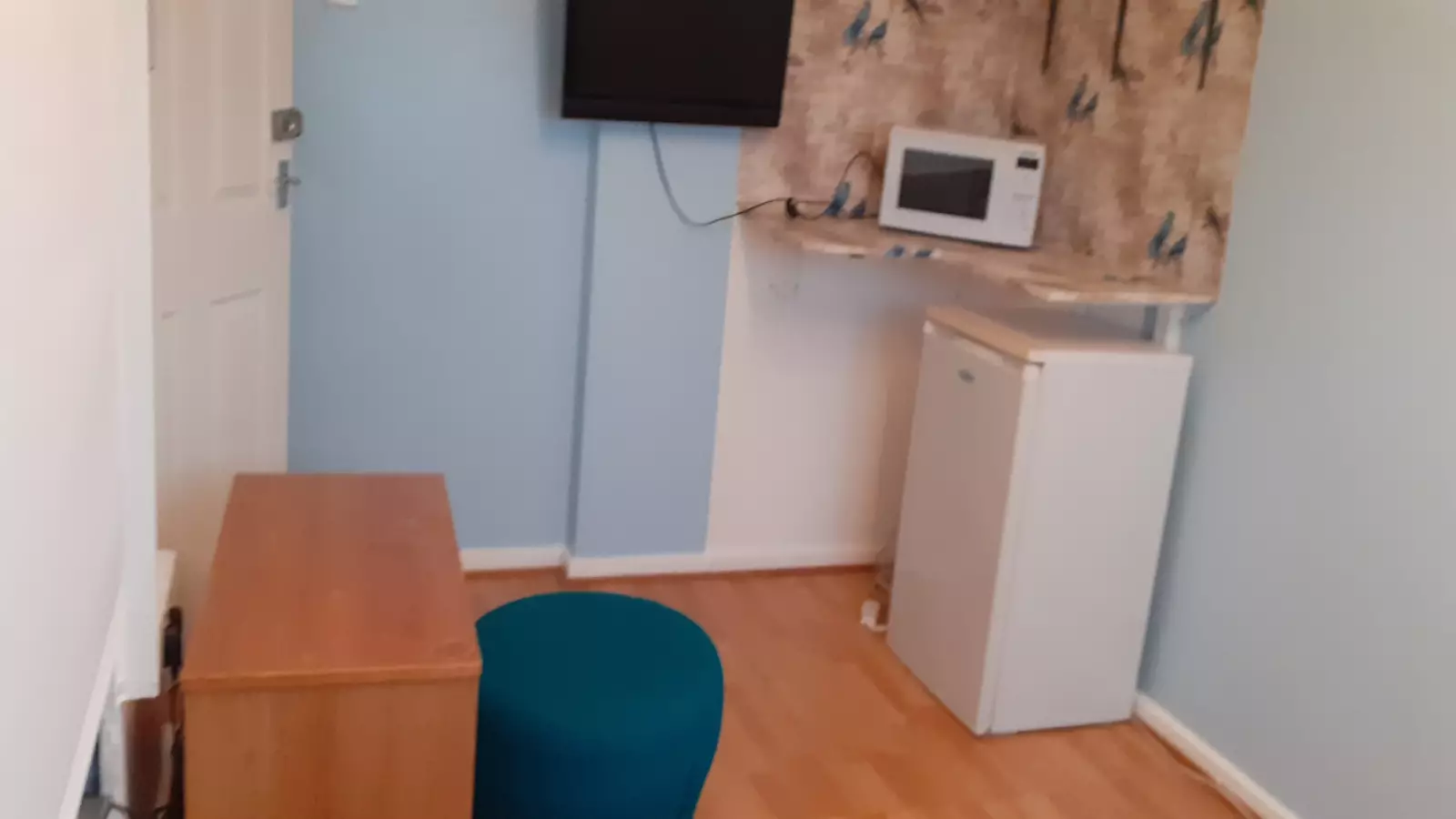 Flat Bramble Close in Greater London