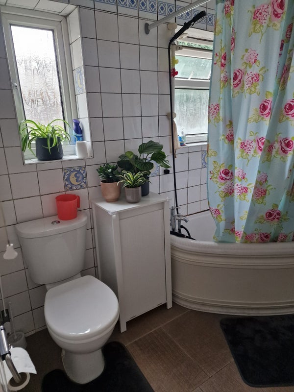 Room Bristol Road in Greater London