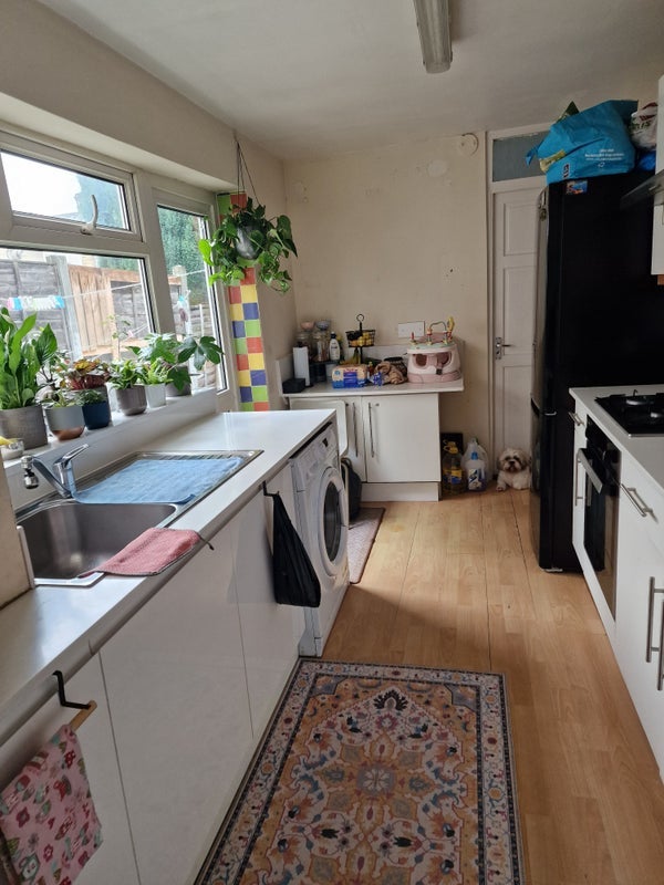 Room Bristol Road in Greater London