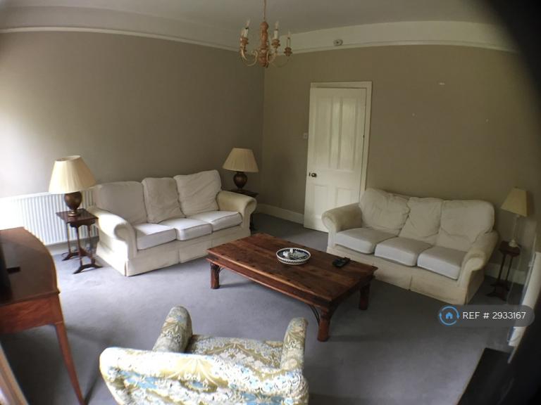 Flat Ravenswood Court in Greater London