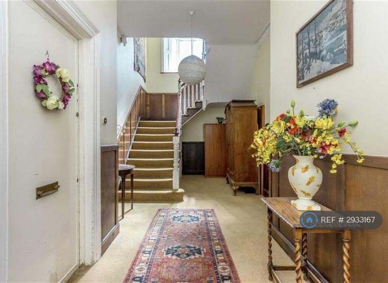 Flat Ravenswood Court in Greater London
