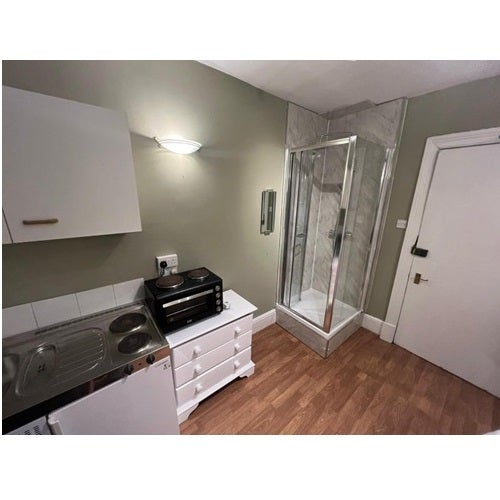 Room Holland Park Avenue in Greater London