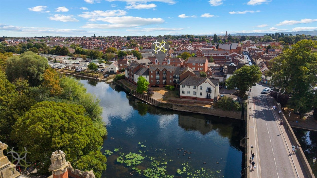 Flat Mortimers Quay in Wychavon
