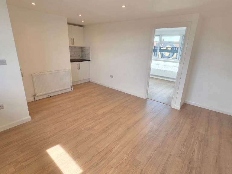 Flat Cricklewood Broadway in Greater London