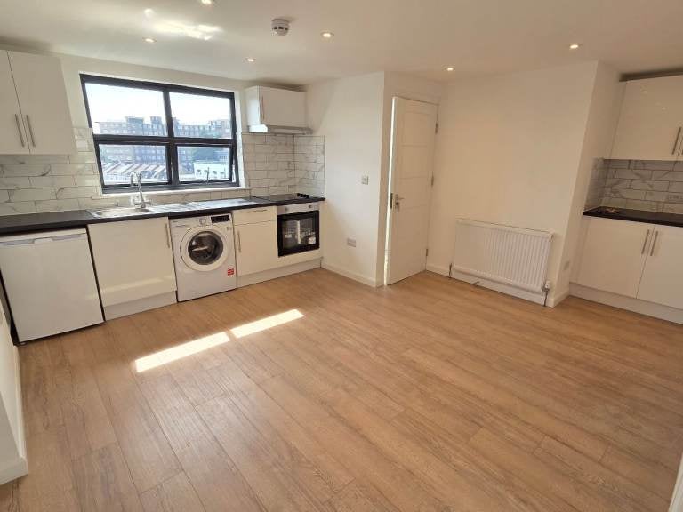Flat Cricklewood Broadway in Greater London
