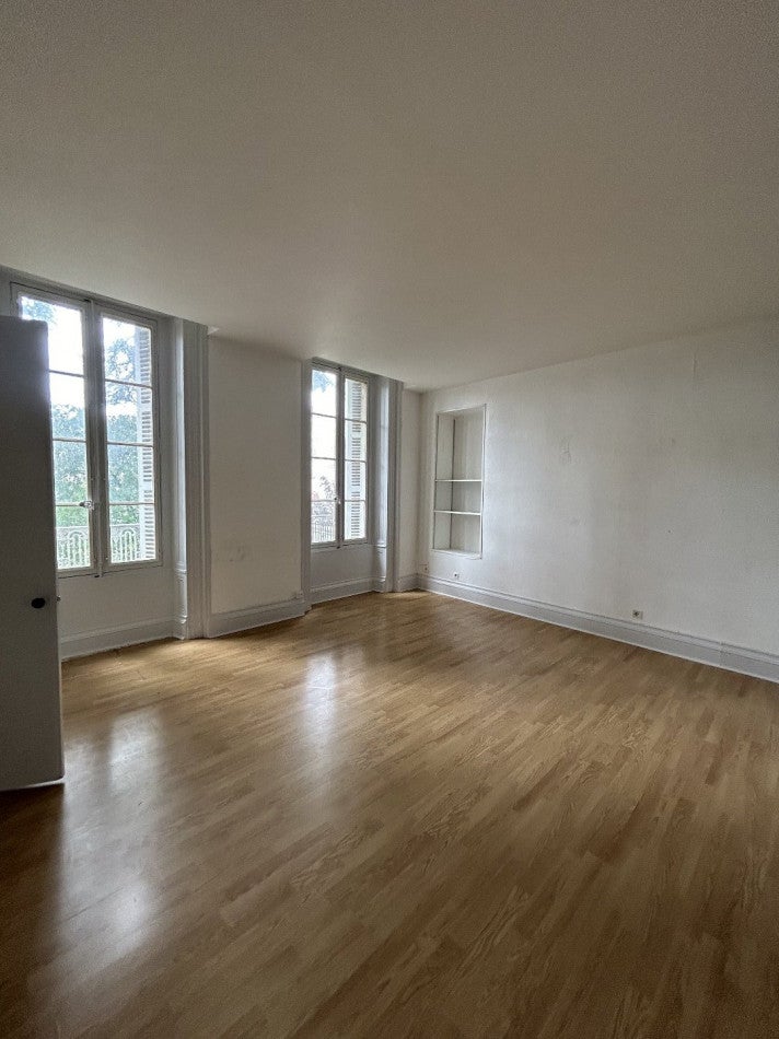Flat Avenue Victor Hugo in Cognac