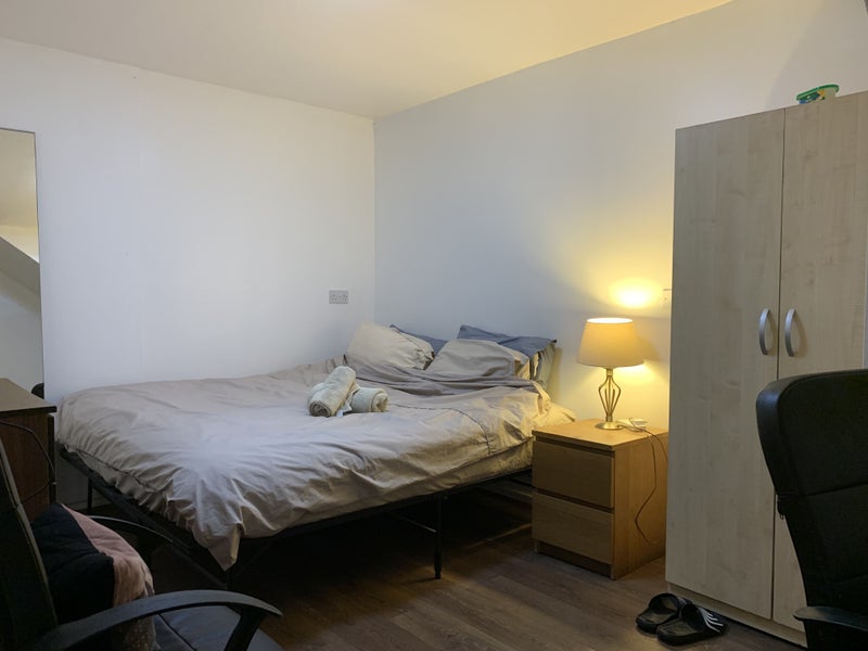 Room Carpenters Road in Greater London