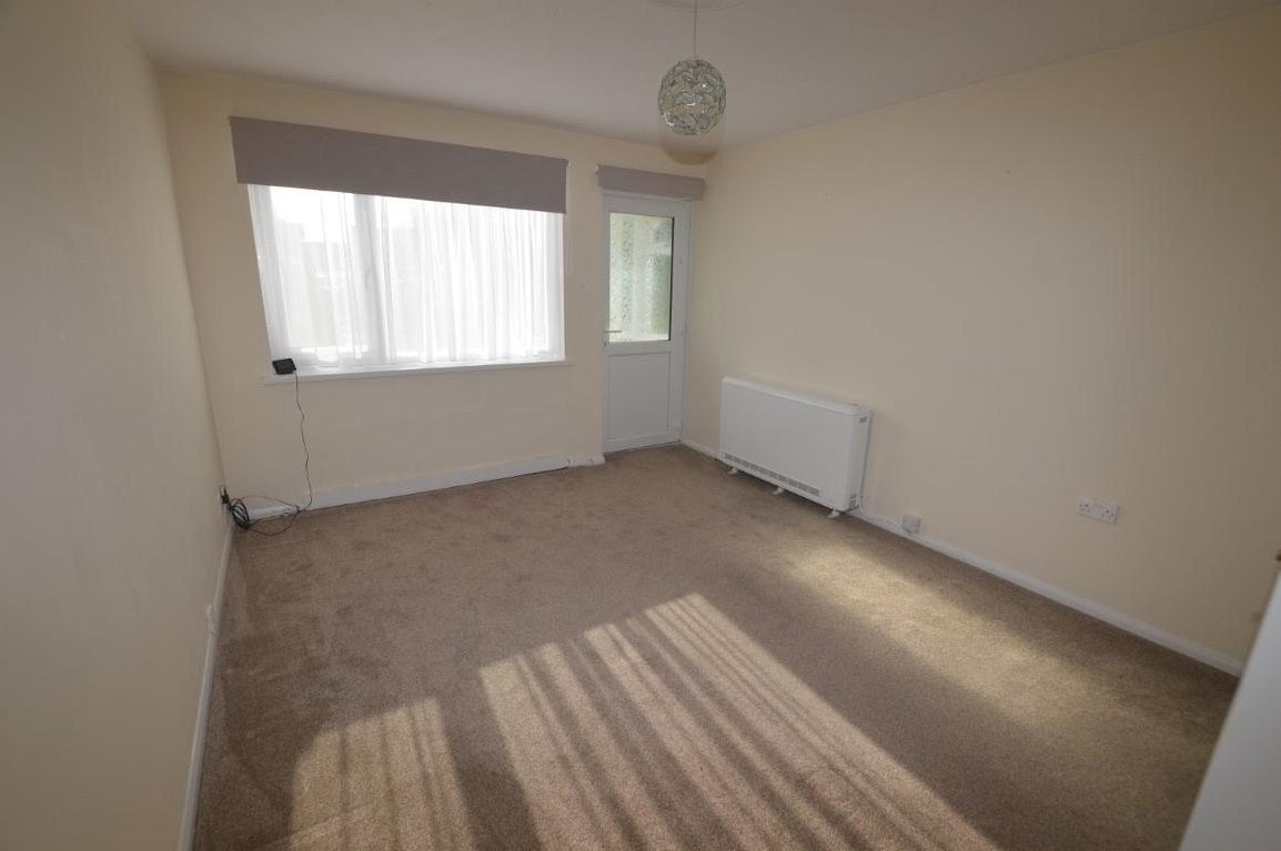House Roskrow Close in Four Lanes