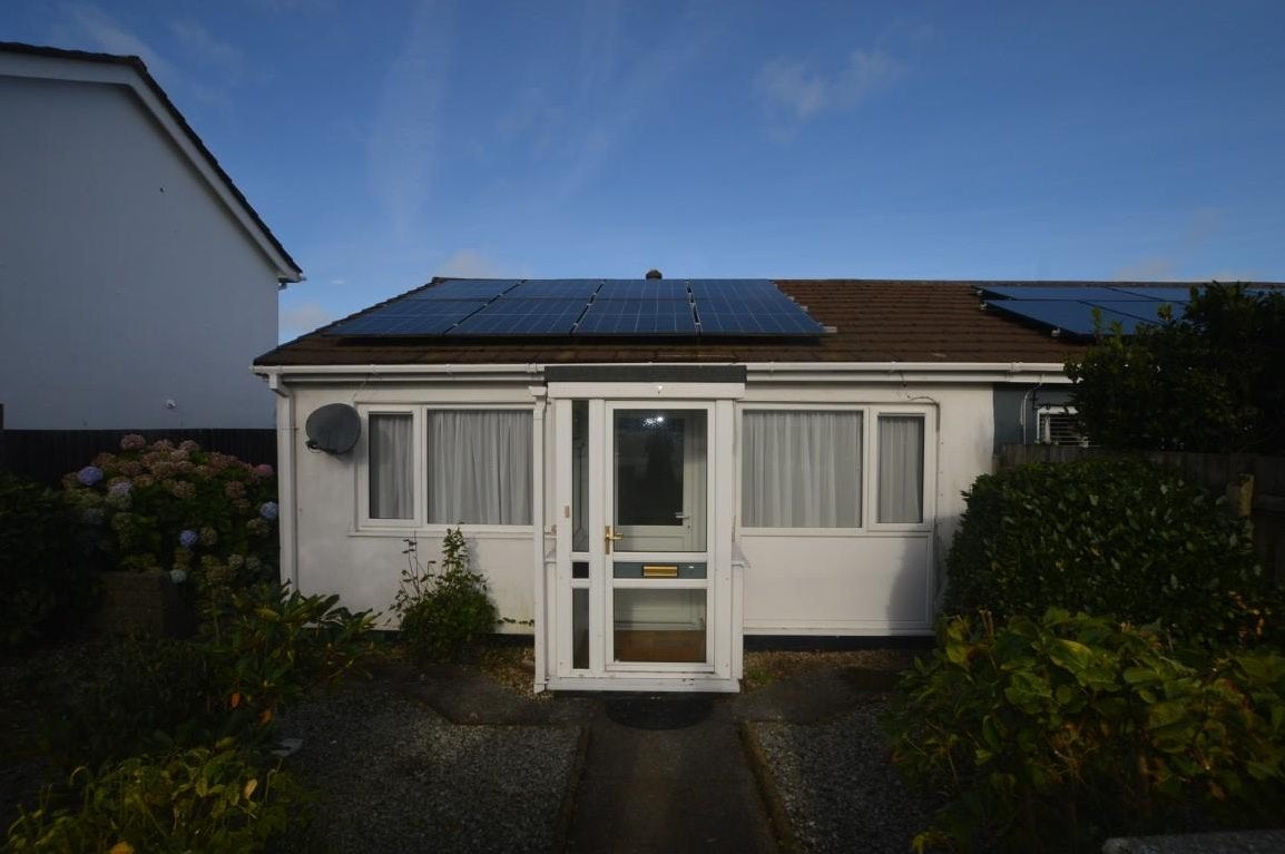 House Roskrow Close in Four Lanes