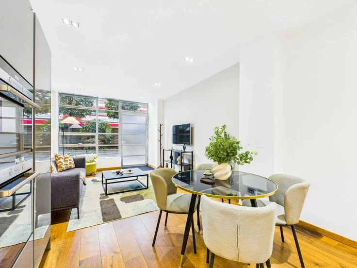 Flat Bayham Street in Greater London