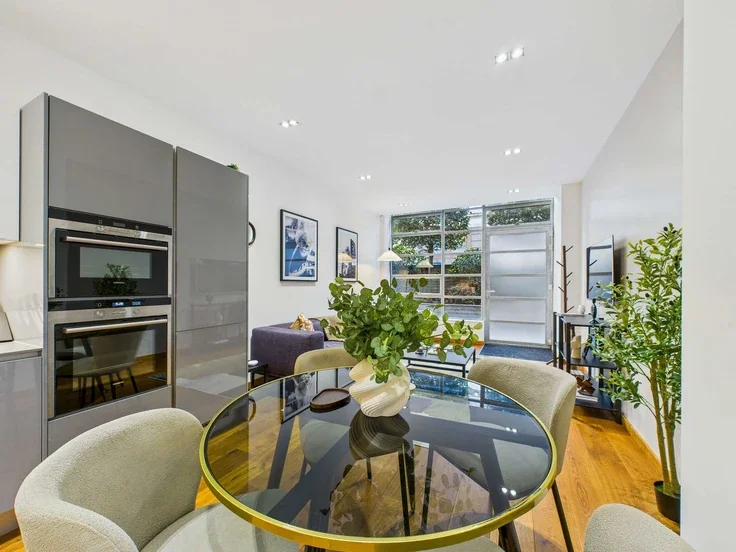 Flat Bayham Street in Greater London