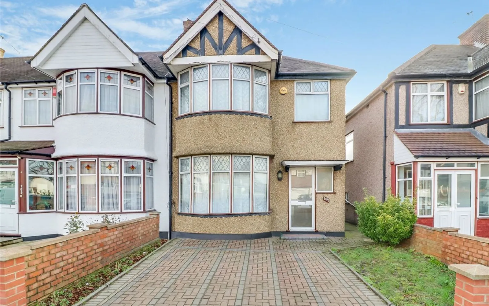 House Princes Avenue in Greater London