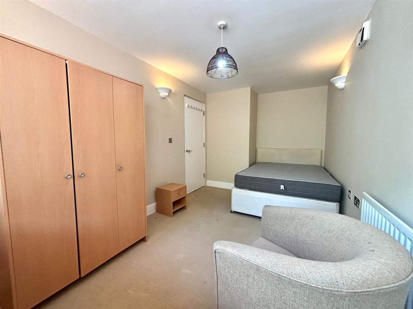 Flat Bath Road in Greater London