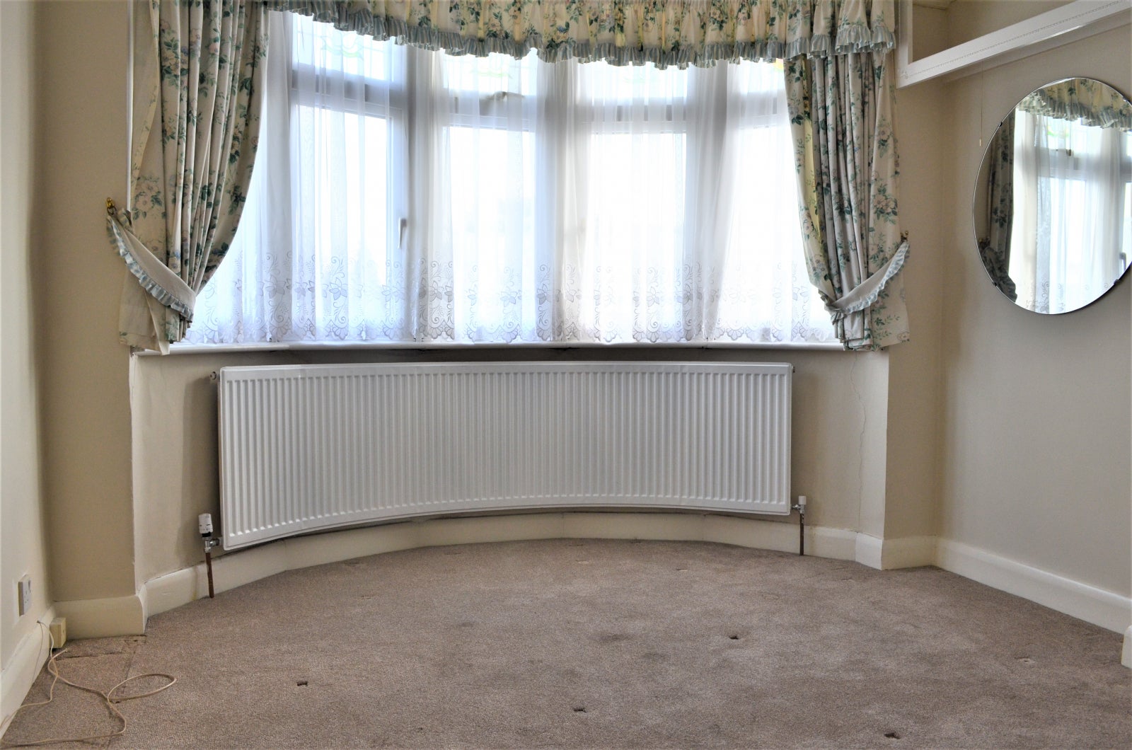 House Tiverton Avenue in Greater London