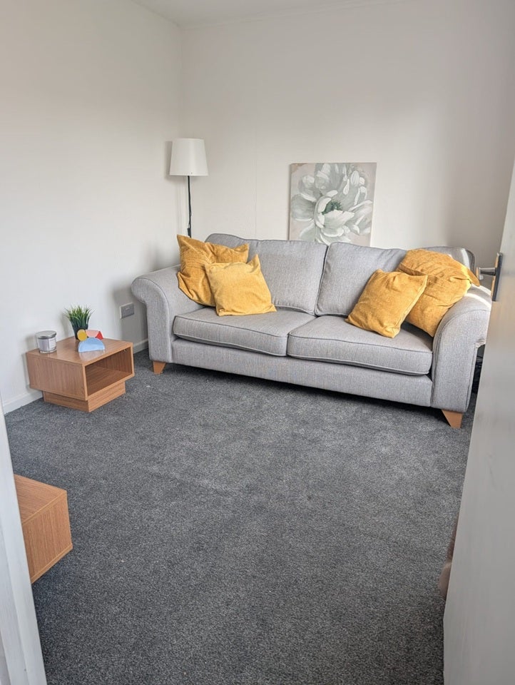 Room Ombersley Close in Redditch