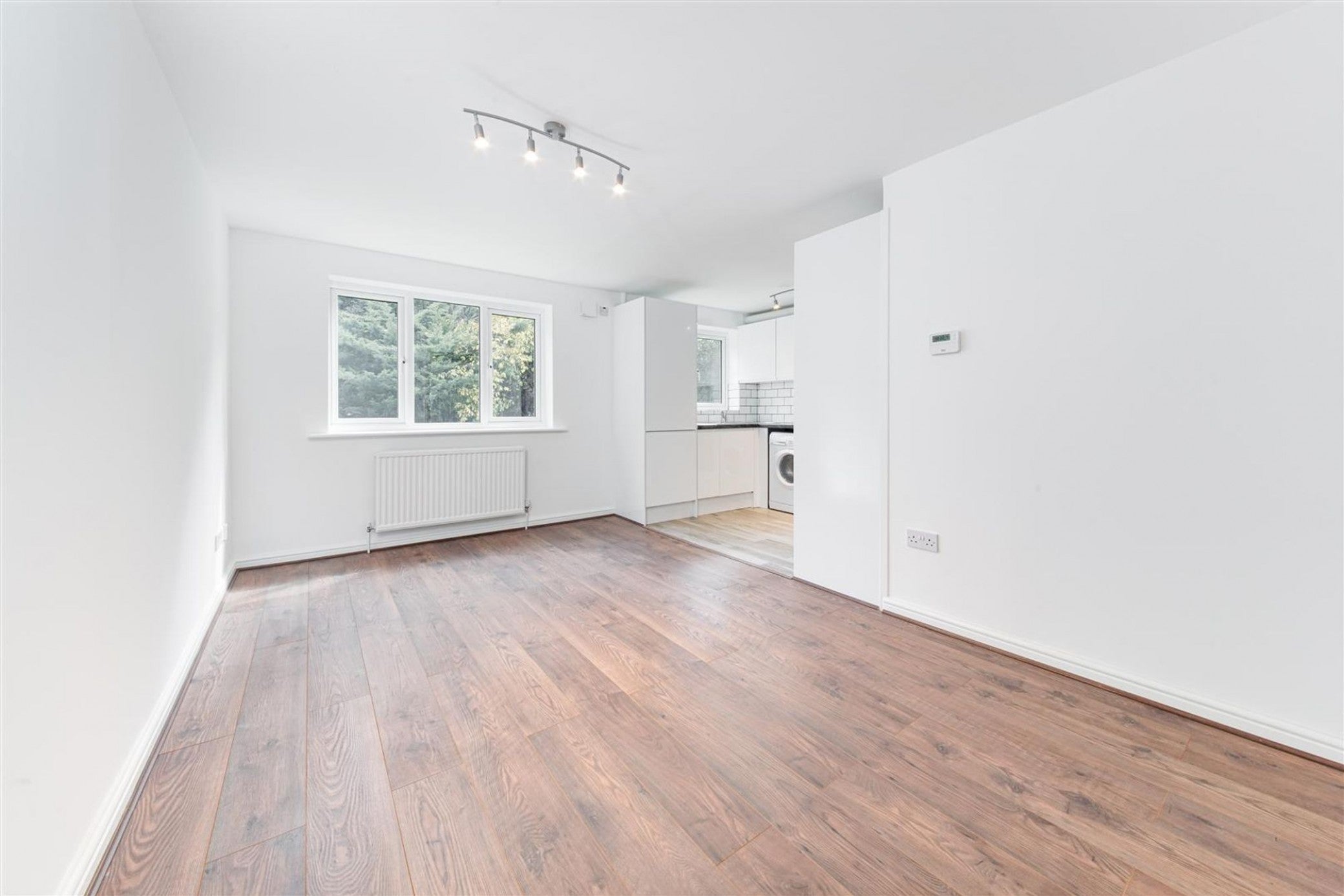 Flat Laburnum Close in Greater London