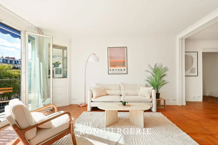 Flat Boulevard Exelmans in Paris