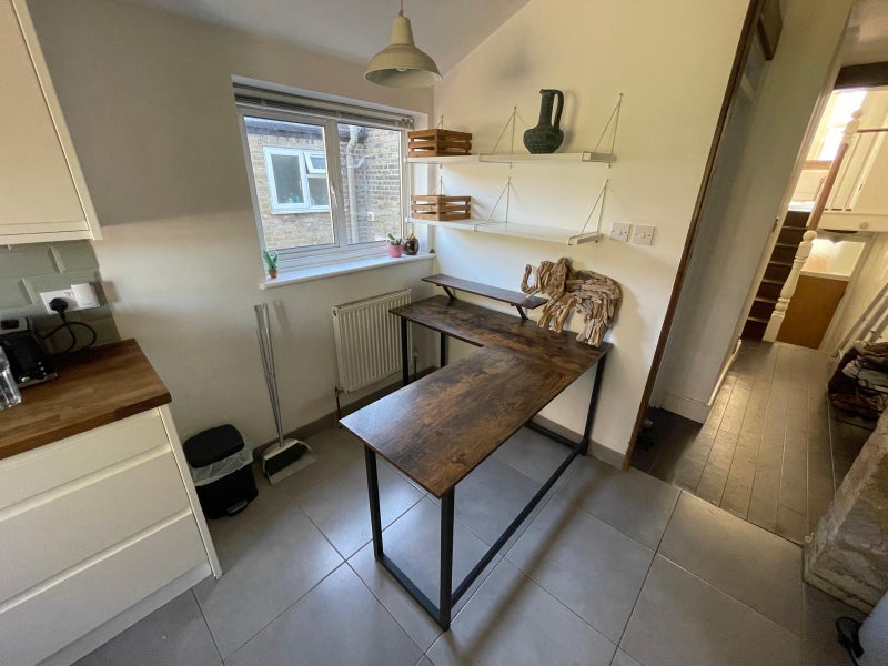 Flat Gosterwood Street in Greater London