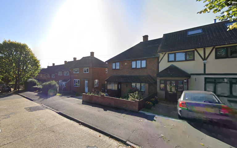 Flat Sheffield Drive in Greater London